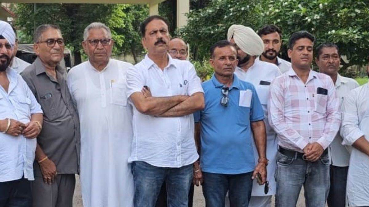 https://www.jagranimages.com/images/newimg/27072023/27_07_2023-cong_female_leader_misbehave__23484307.jpg