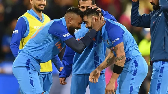 Virat kohli tease Hardik Pandya with dance moves. Image- Twitter