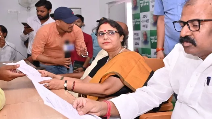 प्रदेश जदयू कार्यालय के सभागार में जनसुनवाई कार्यक्रम में मंत्री मदन सहनी, मंत्री शीला कुमारी। जागरण