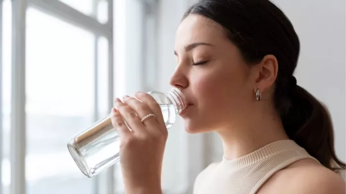 Warm Water Benefits: सुबह खाली पेट गुनगुना पानी पीने के हैं अनगिनत फायदे