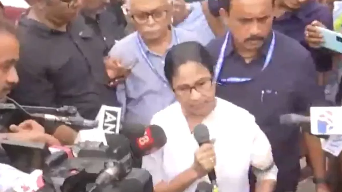 'विपक्ष की तरफ से अकेली बैठक में थी लेकिन, आपने अपमान किया,' सरकार पर भड़कीं CM ममता बनर्जी