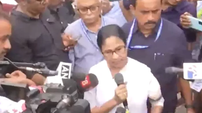 मीटिंग में मुझे बोलने नहीं दिया गया- सीएम ममता बनर्जी (फोटो, एएनआई)