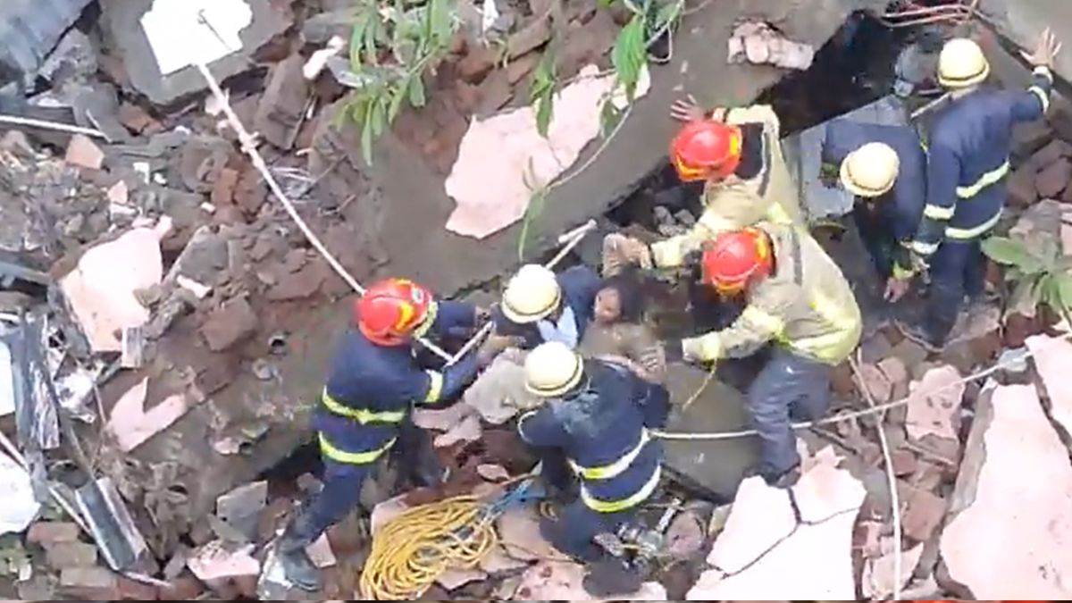 https://www.jagranimages.com/images/newimg/27072024/27_07_2024-navi_mumbai_building_collapse_23766559_8443573.jpg