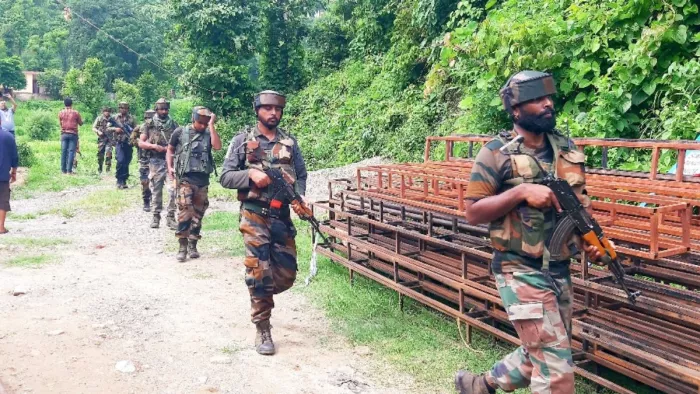 Jammu Kashmir News: रियासी में दिखे संदिग्ध, सर्च ऑपरेशन शुरू।
