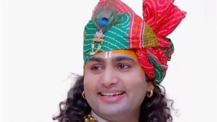Mathura News: मथुरा के कथावाचक हैं अनिरुद्धाचार्य।