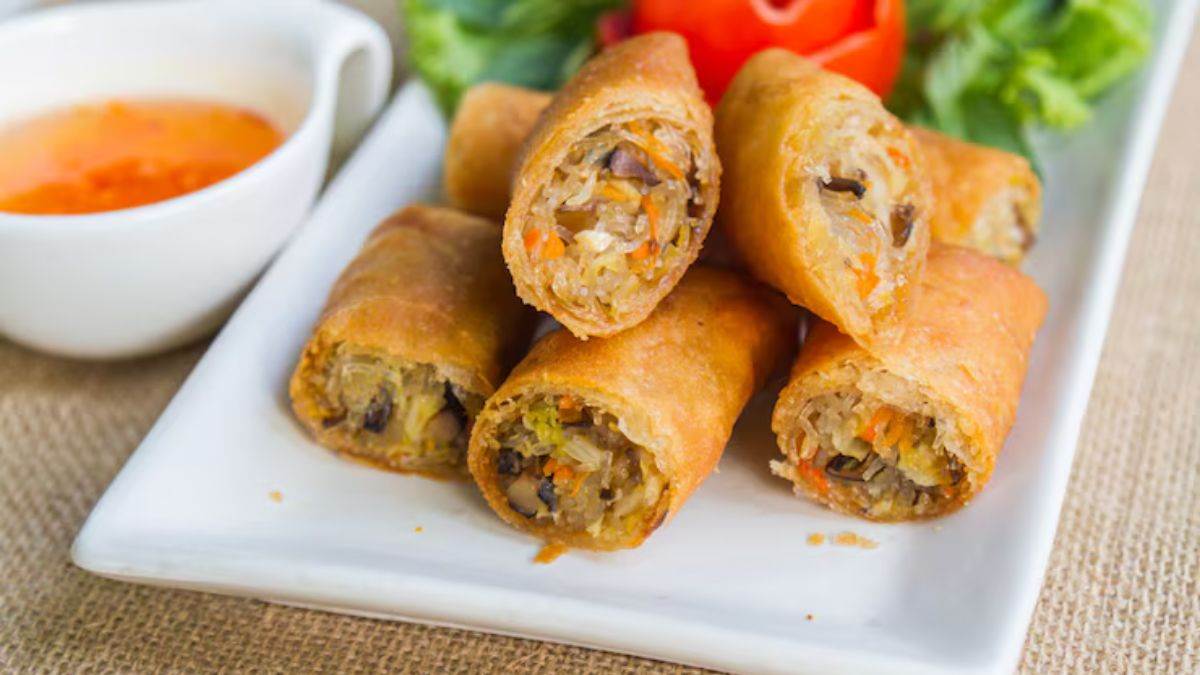https://www.jagranimages.com/images/newimg/27072025/27_07_2025-crispy_spring_rolls_recipe_23995745.jpg