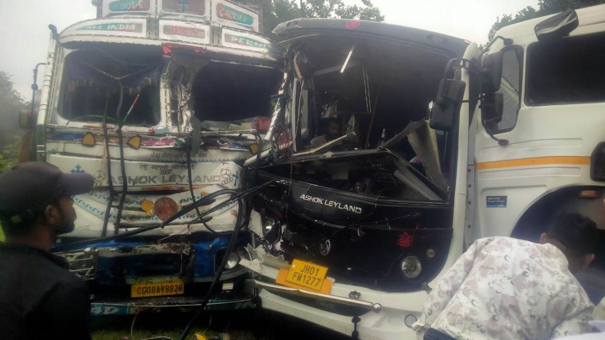 https://www.jagranimages.com/images/newimg/27072025/27_07_2025-dhanbad_accident_news_1_23995912.jpg