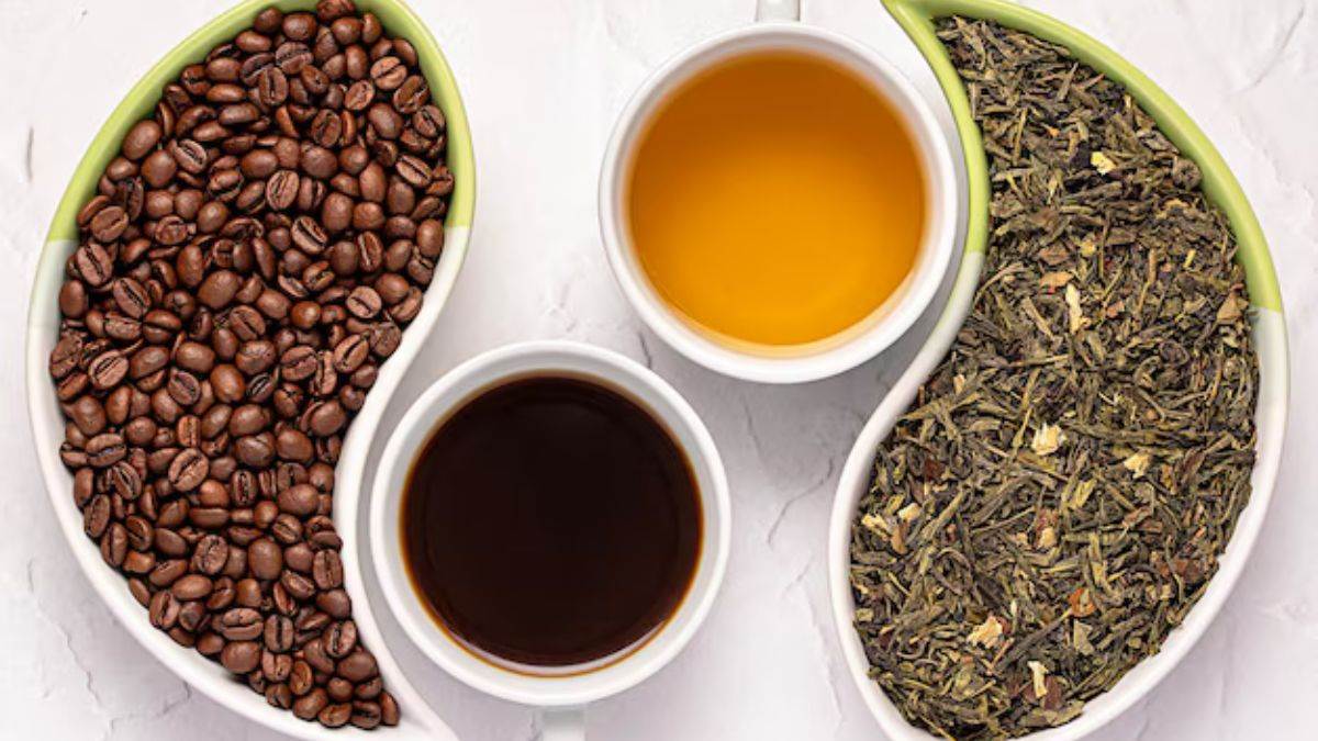 https://www.jagranimages.com/images/newimg/27072025/27_07_2025-green_tea_vs_black_coffee_23995387.jpg