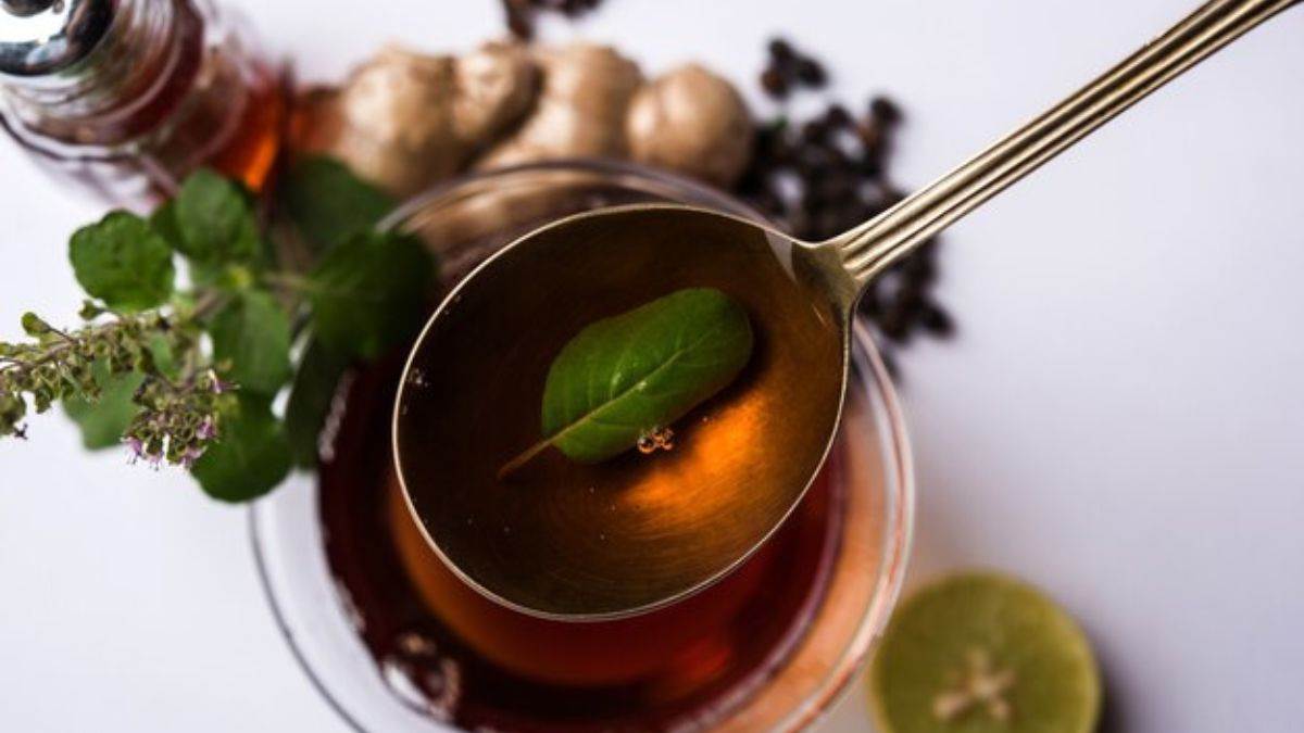 https://www.jagranimages.com/images/newimg/27072025/27_07_2025-kadha_for_cold_and_cough_23996118.jpg