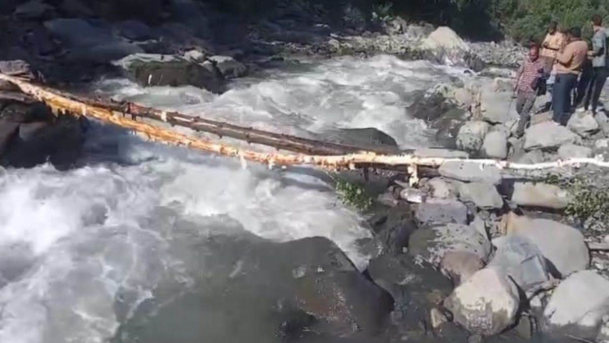 https://www.jagranimages.com/images/newimg/27072025/27_07_2025-pangi_temporary_bridge_damage_23996005_185821689.jpg