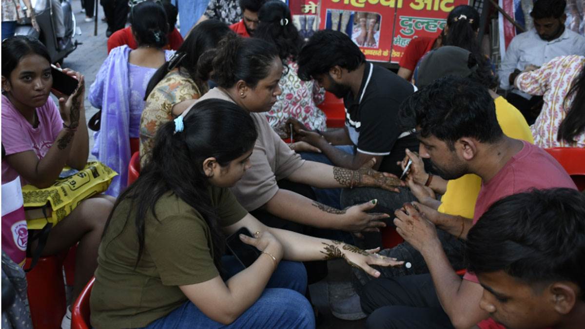https://www.jagranimages.com/images/newimg/27072025/27_07_2025-teej_23995832.jpg