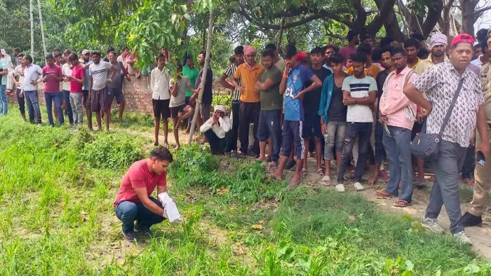 : जमीन के विवाद में इकलौते पुत्र ने माता-पिता की हत्या