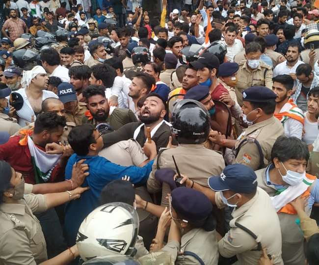 Youth Congress marched to Assembly in Dehradun and clashed with police