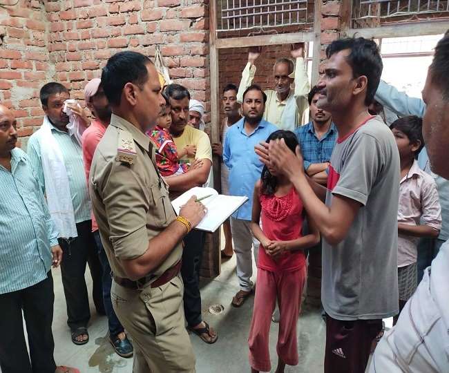 Mysterious death of woman in auraiya husband is suspect in murder case - औरैया में रहस्य बनी विवाहिता मौत, हत्या कर शव को लटकाने का आराेप, पति से पूछताछ जारी