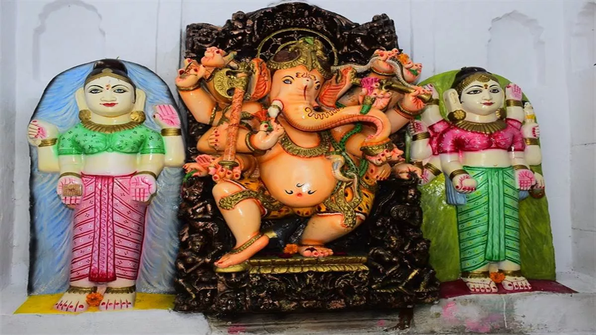 Ganeshotsav 2022 यहां रिद्धी-सिद्धि के साथ ...