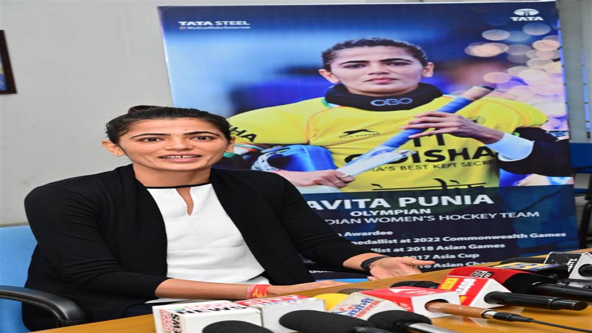 indian womens hockey team captain savita poonia said in jamshedpur there was no money to buy a kit of 18 thousand rupees thought that hockey would be missed