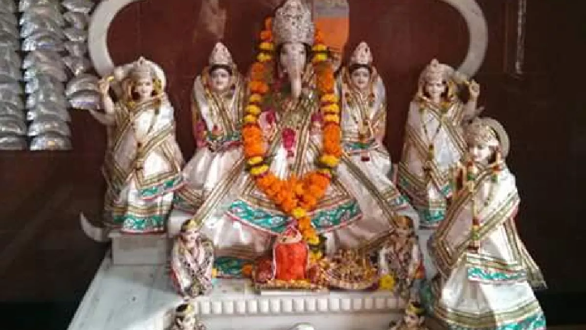 Vidya Dham Temple: इंदौर में है भगवान गणेश का ऐसा मंदिर, जहां पांच पत्नियों के साथ विराजे हैं गणपति