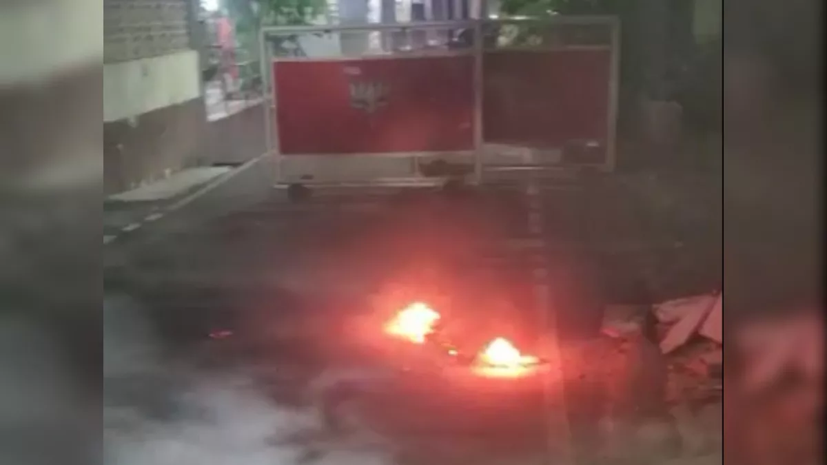 Lucknow News: खुद को आग लगाकर भाजपा प्रदेश कार्यालय में घुसा युवक, गंभीर हालत में सिविल में भर्ती