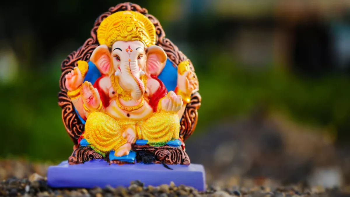 Ganesh Chaturthi 2022: घर की इस दिशा में बिल्कुल न रखें गणेश की मूर्ति, जानिए सही दिशा - Vastu tips and suggestions, best and worst directions for Ganesh murti at home