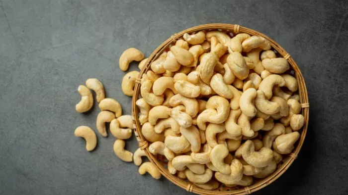 Cashew Benefits: काजू खाने से सेहत को मिलते हैं,गजब के फायदे
