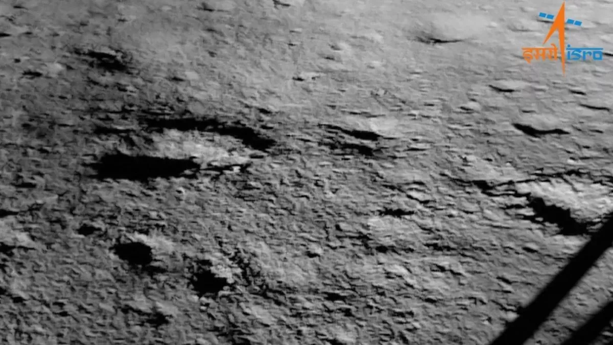 हास्य व्यंग्य : चंद्रयान ने बदल दिए कल्पनाओं के रंग