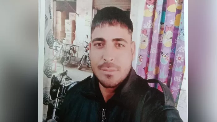 Meerut News: कलयुगी पिता ने बेटे के सिर में बोतल से वारकर ईंट मारकर मौत के घाट उतारा