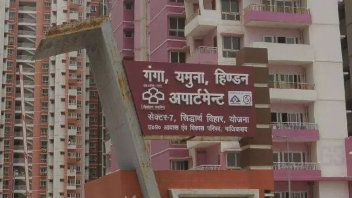 खबर पर मुहरः गाजियाबाद में लापरवाही से गई थी तीनों कामगारों की जान, दर्ज होगी रिपोर्ट