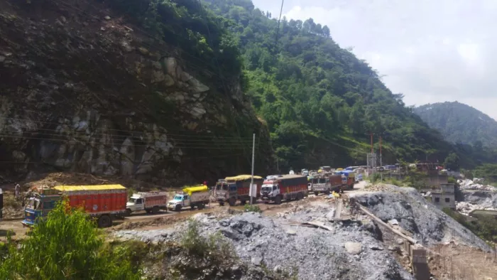 पंडोह से कुल्लू वाहनों की आवाजाही शुरू