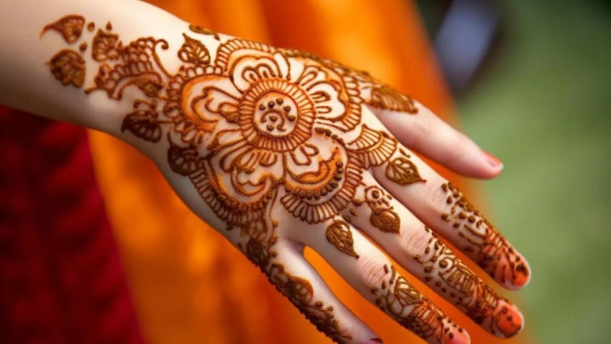New Mehndi Design Pics: हाथों, पैरों, पीठ और बाजू के लिए मेहंदी डिजाइन के  फोटो - DusBus