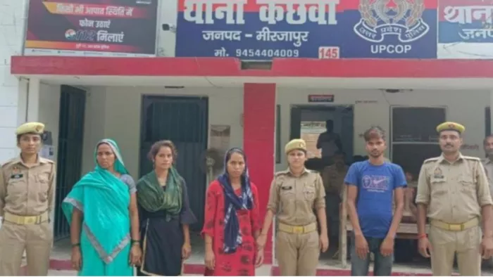 ठेला वाले ने स्वजनों के साथ मिलकर मां-बेटे को सरेराह लाठियाें से पीटा, हालत गंभीर