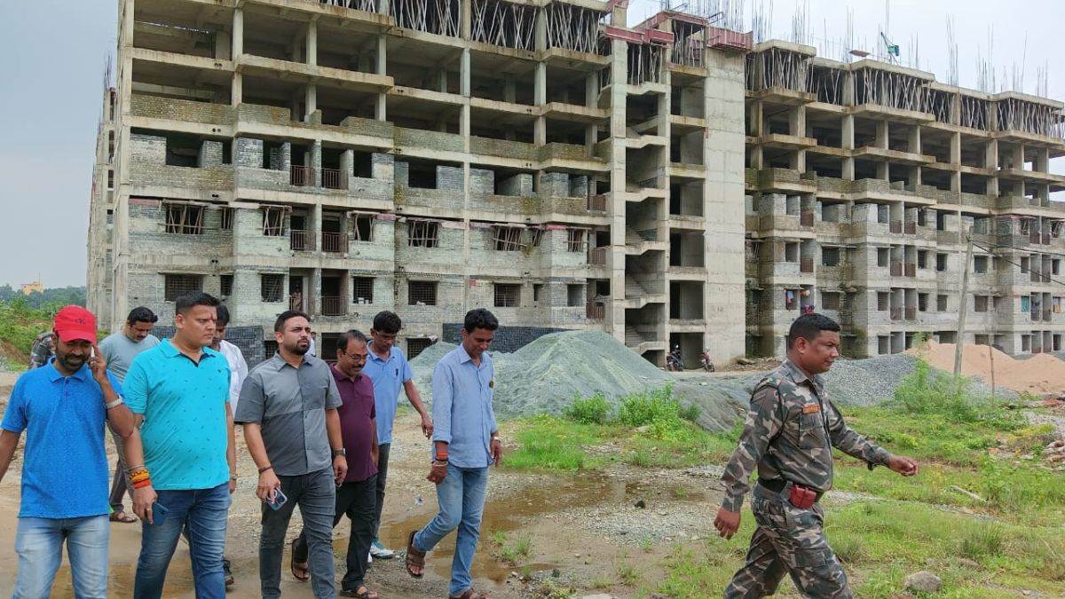 jamshedpur politics news corruption in construction of pm residence former bjp mla did surprise inspection call for action