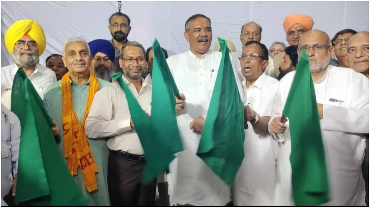 Punjab News: होशियारपुर से वृंदावन के लिए चली ट्रेन पर शुरू हुई राजनीति, BJP के नेताओं में श्रेय लेने की होड़