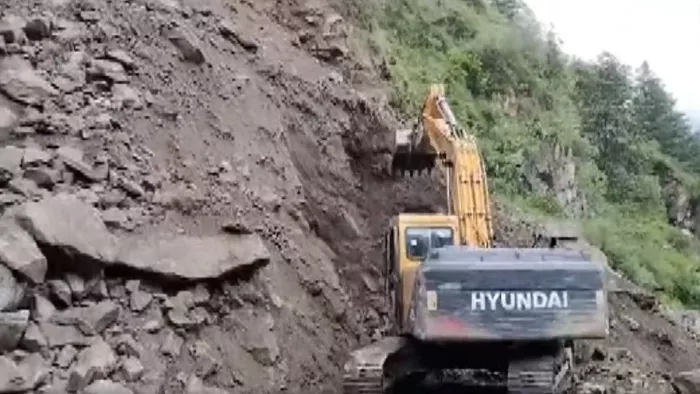 आधिकारिक आंकड़ों के अनुसार हिमाचल में हर रोज 7 लोग गंवा रहे जान