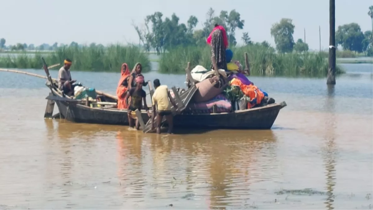 सिवान जिले के निचले इलाकों में घुसा सरयू नदी का पानी, फसल जलमग्न; लोगों का पलायन शुरू