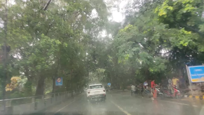 दिल्ली एनसीआर में लोगों को गर्मी से राहत मिली। फाइल फोटो