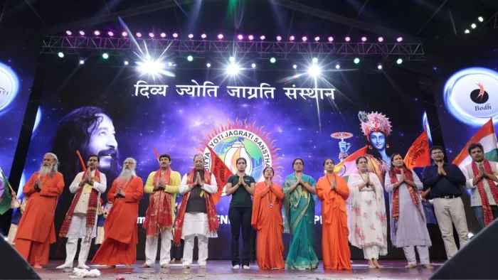 कार्यक्रम का मुख्य आकर्षण मटकी फोड़ गतिविधि थी।