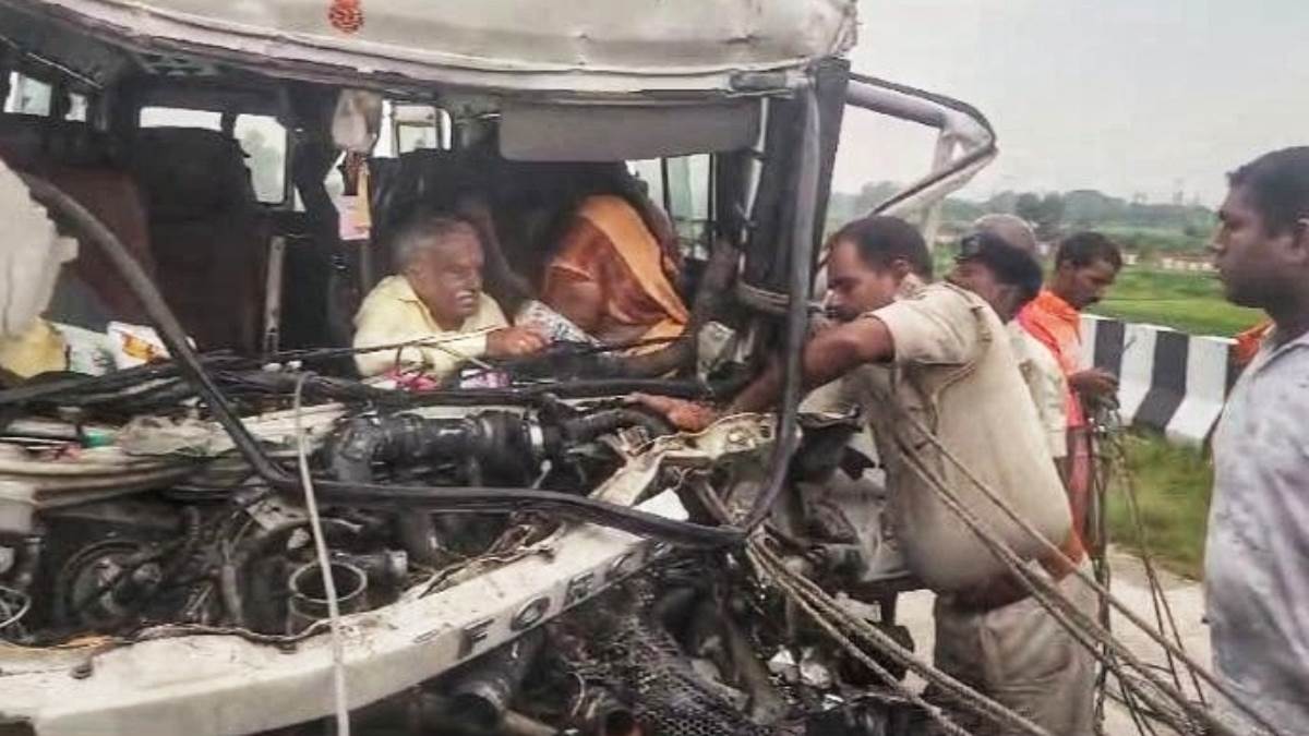 tourist bus collides with truck on national highway 19 eight passengers from puducherry injured