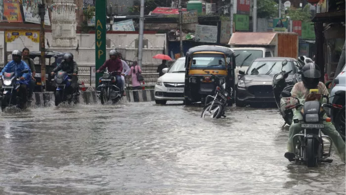 Uttarakhand Weather: देहरादून में भारी बारिश का यलो अलर्ट। फोटो जागरण