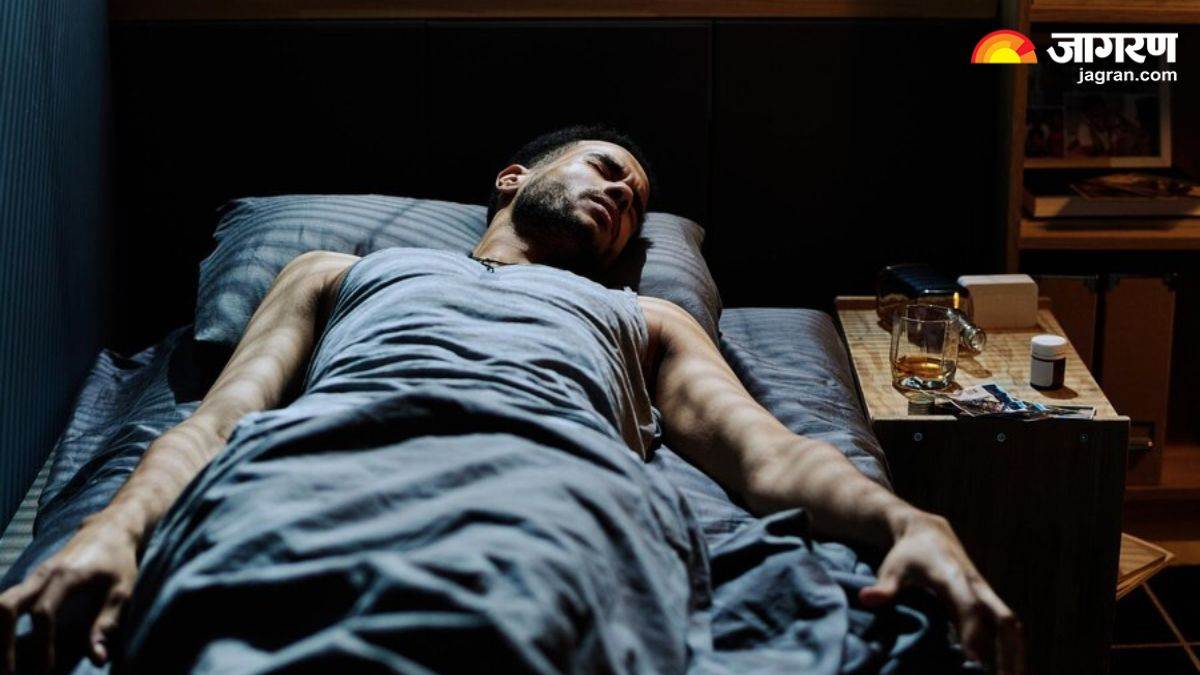 experiencing sleep paralysis understand the causes symptoms and prevention for this common sleep disorder