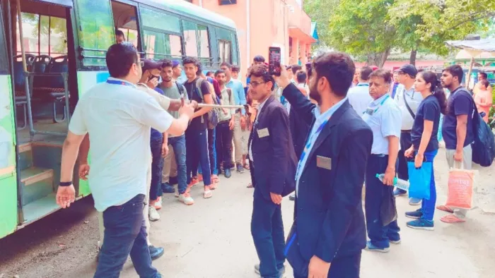 सोनपुर रेलमंडल में टिकट की चेकिंग (जागरण)