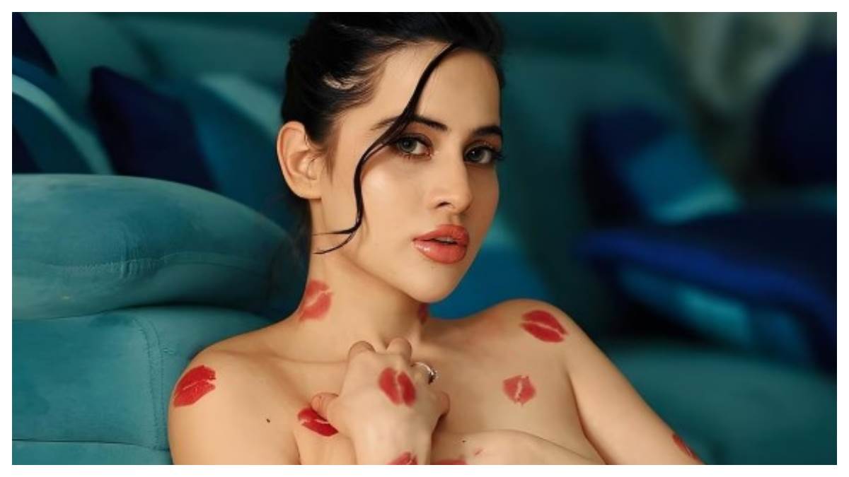 https://www.jagranimages.com/images/newimg/27082024/27_08_2024-urfi_javed_lizard_dress_23786082.jpg