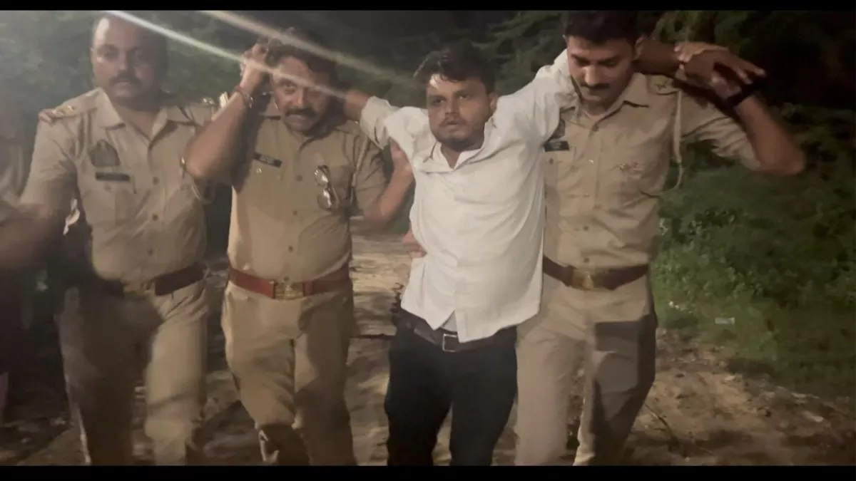 Agra News: ज्वैलर्स की दुकान में चोरी करने का आरोपित मुठभेड़ में गिरफ्तार, पुलिस की गोली से हुआ घायल