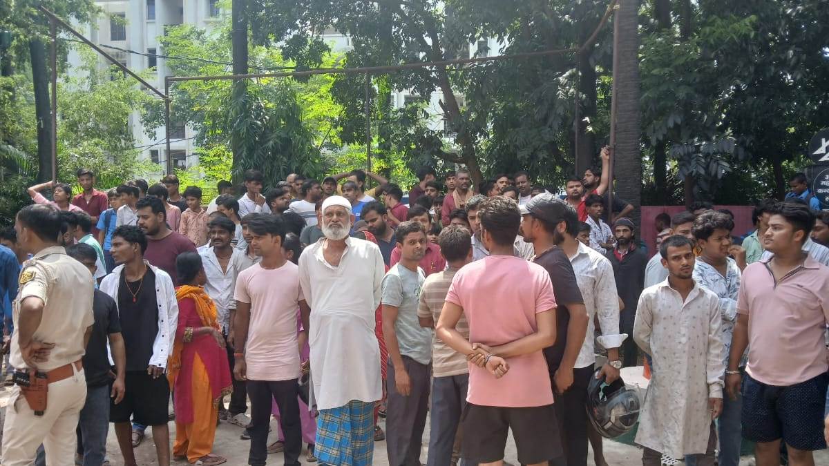 https://www.jagranimages.com/images/newimg/27082025/27_08_2025-aakrosh_24026635.jpg