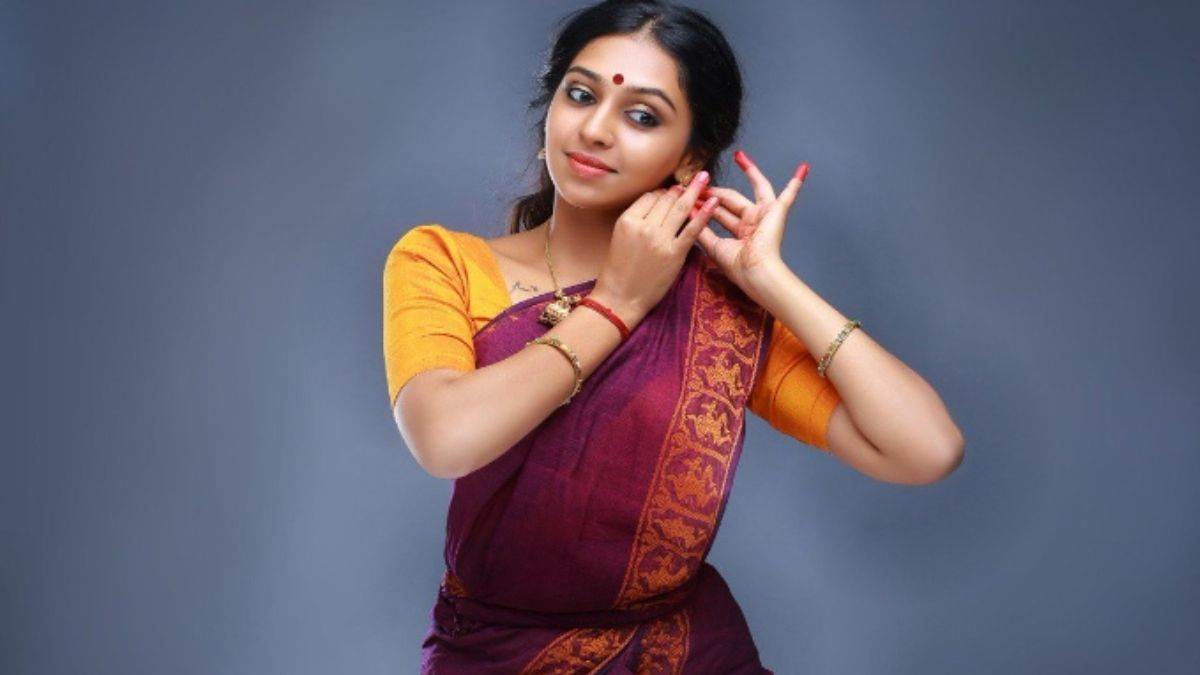 https://www.jagranimages.com/images/newimg/27082025/27_08_2025-actress_lakshmi_menon_24026785.jpg