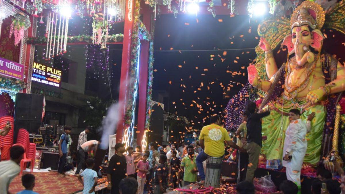 https://www.jagranimages.com/images/newimg/27082025/27_08_2025-agra_ganeshs_24026305.jpg