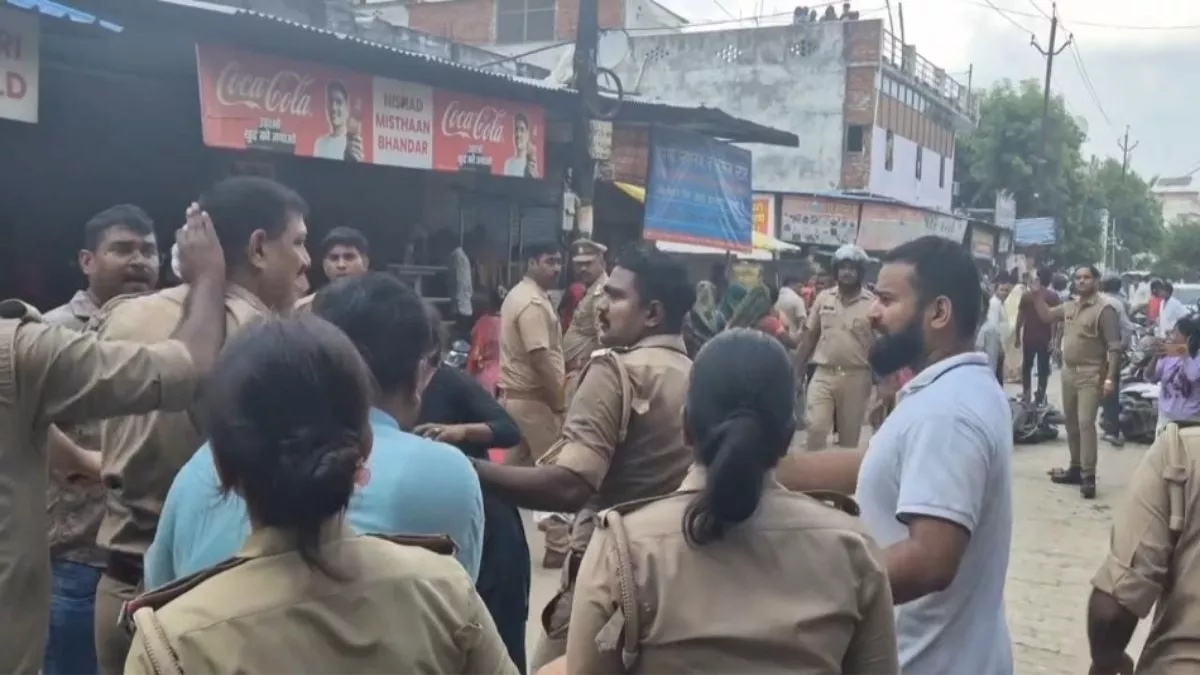 Gorakhpur News: मारपीट में घायल आप नेता की मौत के बाद बवाल, थानेदार का सिर फटा