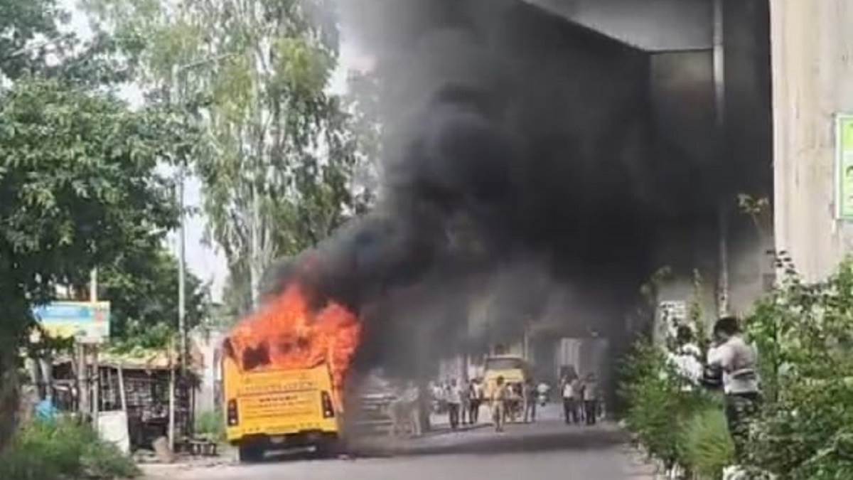 https://www.jagranimages.com/images/newimg/27082025/27_08_2025-bus_r_24026801.jpg