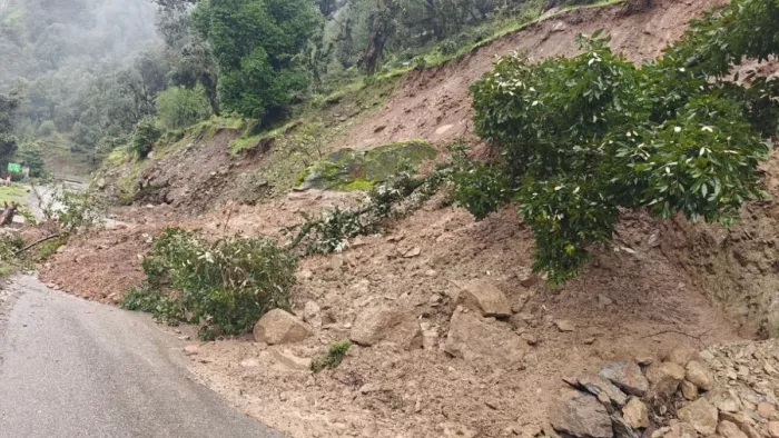 जिला चंबा में भूस्खलन के कारण चार लोगों की मौत हो गई।