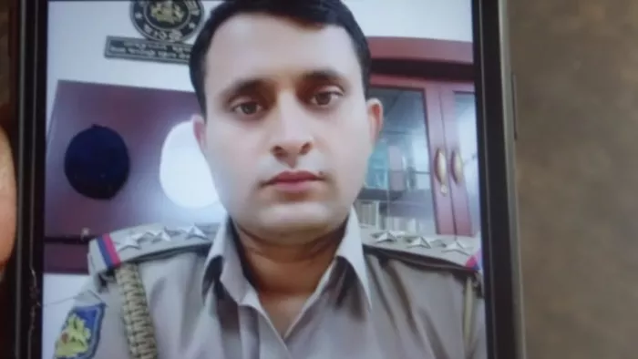 मैं सीबीआई इंस्पेक्टर बोल रहा हूं, आपका बेटा अरेस्ट हो चुका है...