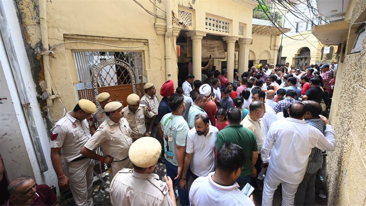 https://www.jagranimages.com/images/newimg/27082025/27_08_2025-ed_raid_6_24026318.jpg
